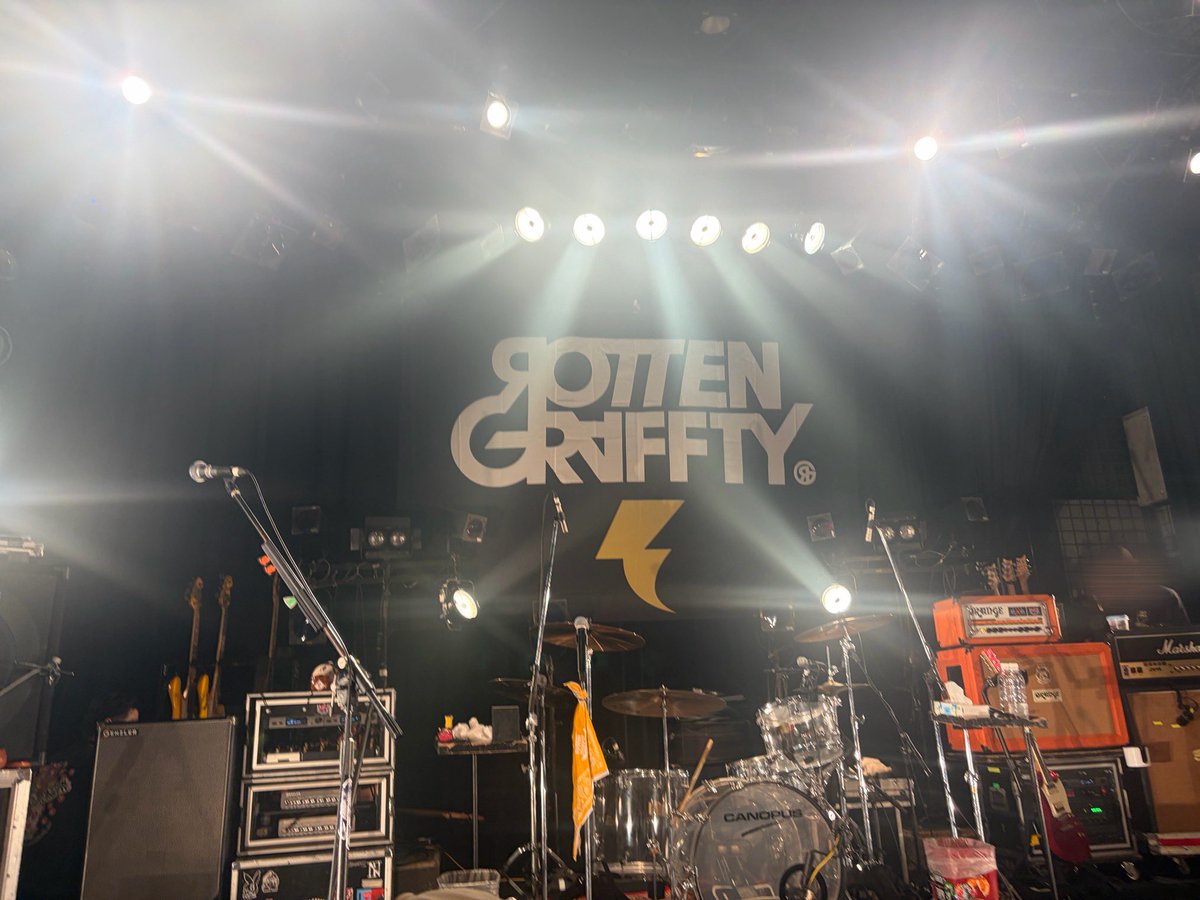 qUl06's tweet photo. 旧SEからの毒学でありえん昂った
新旧織り交ぜってよりかは割とブロックごとに分けてやってて、セトリも流れもめっちゃ良かった(;.;)
まさかのNot Overのカバーも聴けたし、コラボ祭りだし、こんな贅沢な日があっていいんだね、、幸せだった
ロットン、かっこいいって言葉に収まらなすぎる大好き https://t.co/NKGPyd1hVD