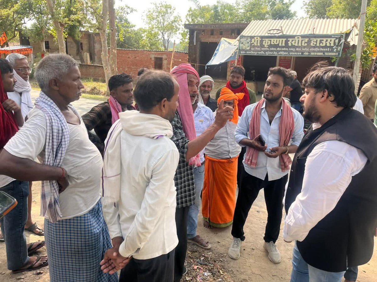 adeel_hamzaaa_'s tweet photo. फाफामऊ विधानसभा के 
१-ग्राम दासपुर निवासी भाई ओम प्रकाश यादव चंदन के अंतिम संस्कार में 
२-ग्राम नेवादा में आयोजित निशान पूजा कार्यक्रम में 
शामिल है !! https://t.co/SsBtrzkEQo