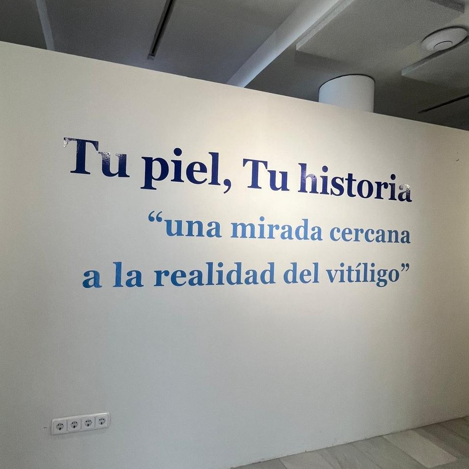 BERDOAL1's tweet photo. Hay mensajes que hacen que un espacio tenga más sentido.

En este proyecto realizamos un vinilo de corte sobre pared, una solución sencilla, limpia y muy visual para integrar el mensaje de marca dentro del propio espacio. https://t.co/RWHyhdowL9