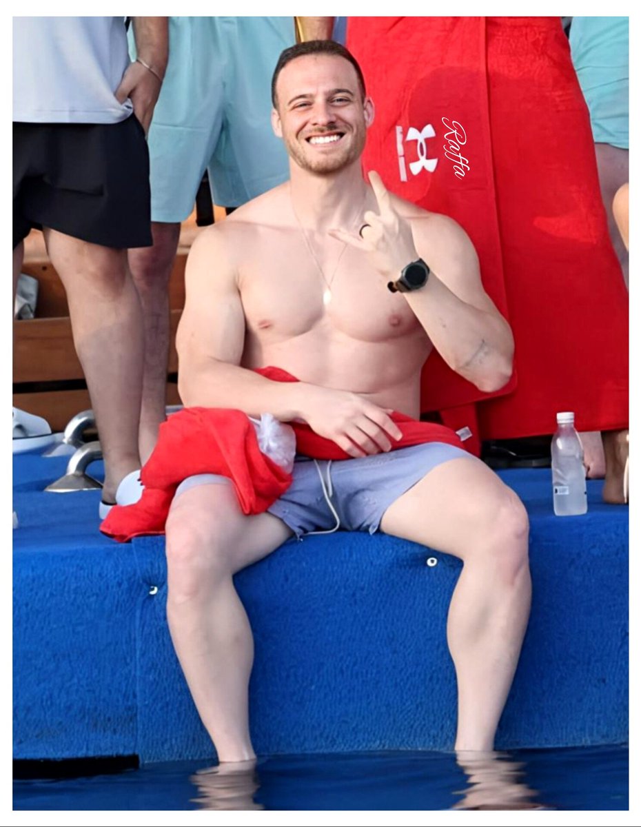 Raffy_KB's tweet photo. Right now I feel the summer heat all over my body...
🫦

#KeremBürsin https://t.co/ngLtLt98B7
