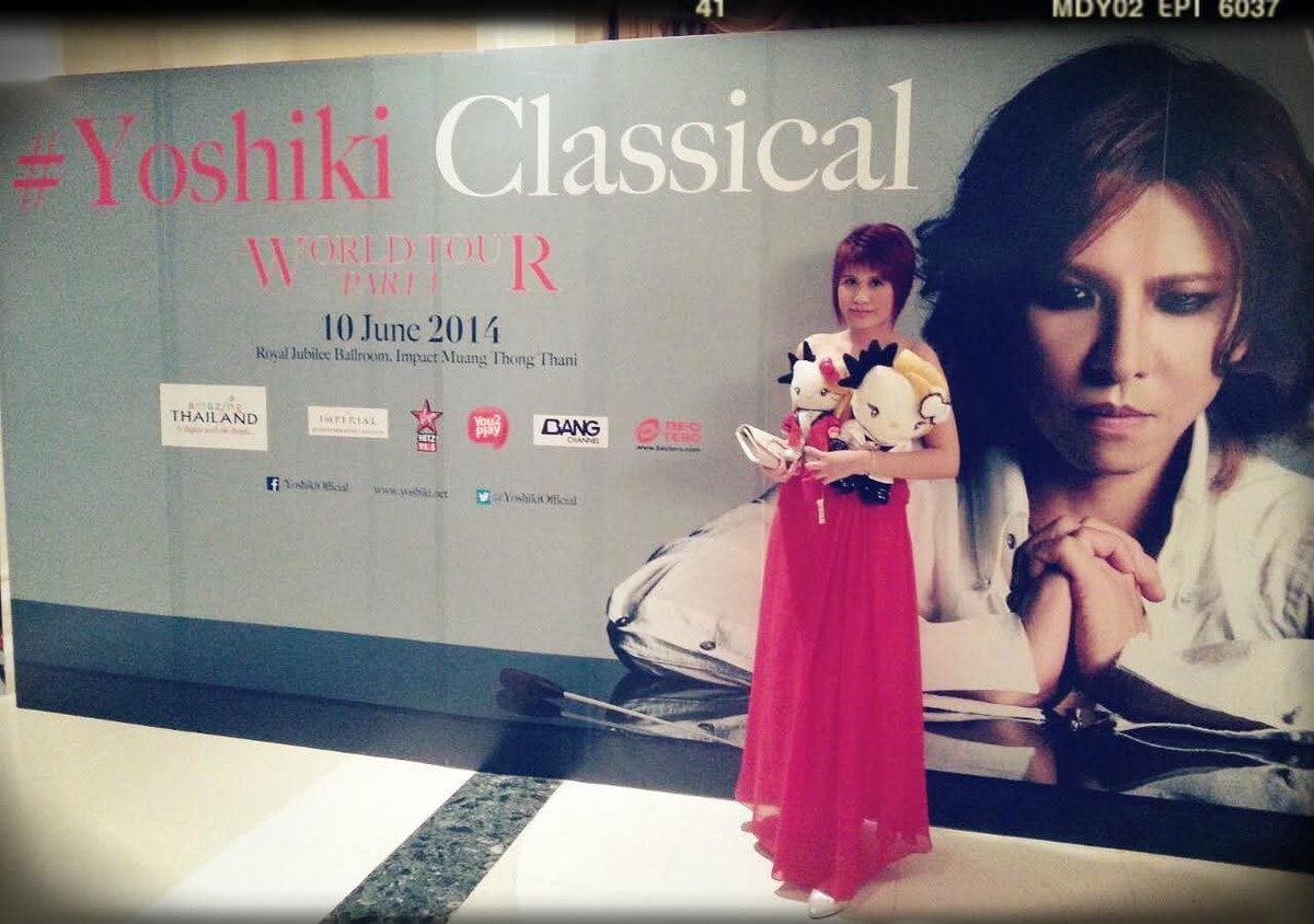 NuiPannamon's tweet photo. @YoshikiOfficial 12 years ago today. Time fxxin flies ~~but memories last forever. 🙏🎵​🎹 ❤️💋 #YoshikiClassicalBangkok https://t.co/5Mgxirpez9