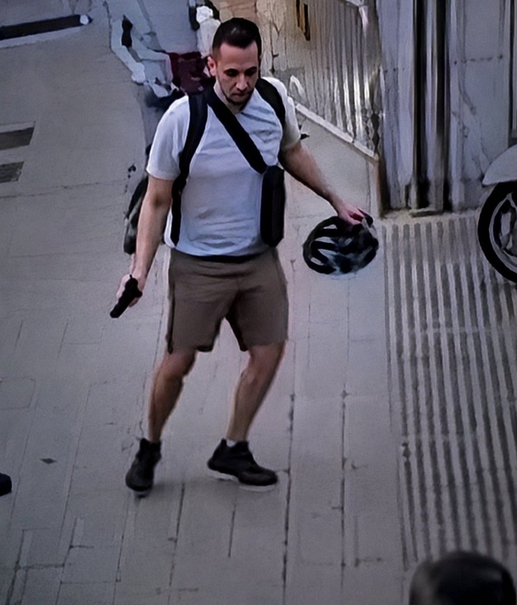 Dumacbcn's tweet photo. Si ha pogut assassinar a plena llum del dia, a cara descoberta, a un carrer concorregut i a pocs metres d'una comissaria és perquè aquí no funciona RES com es degut. RES! https://t.co/hiKCfPm2Uv