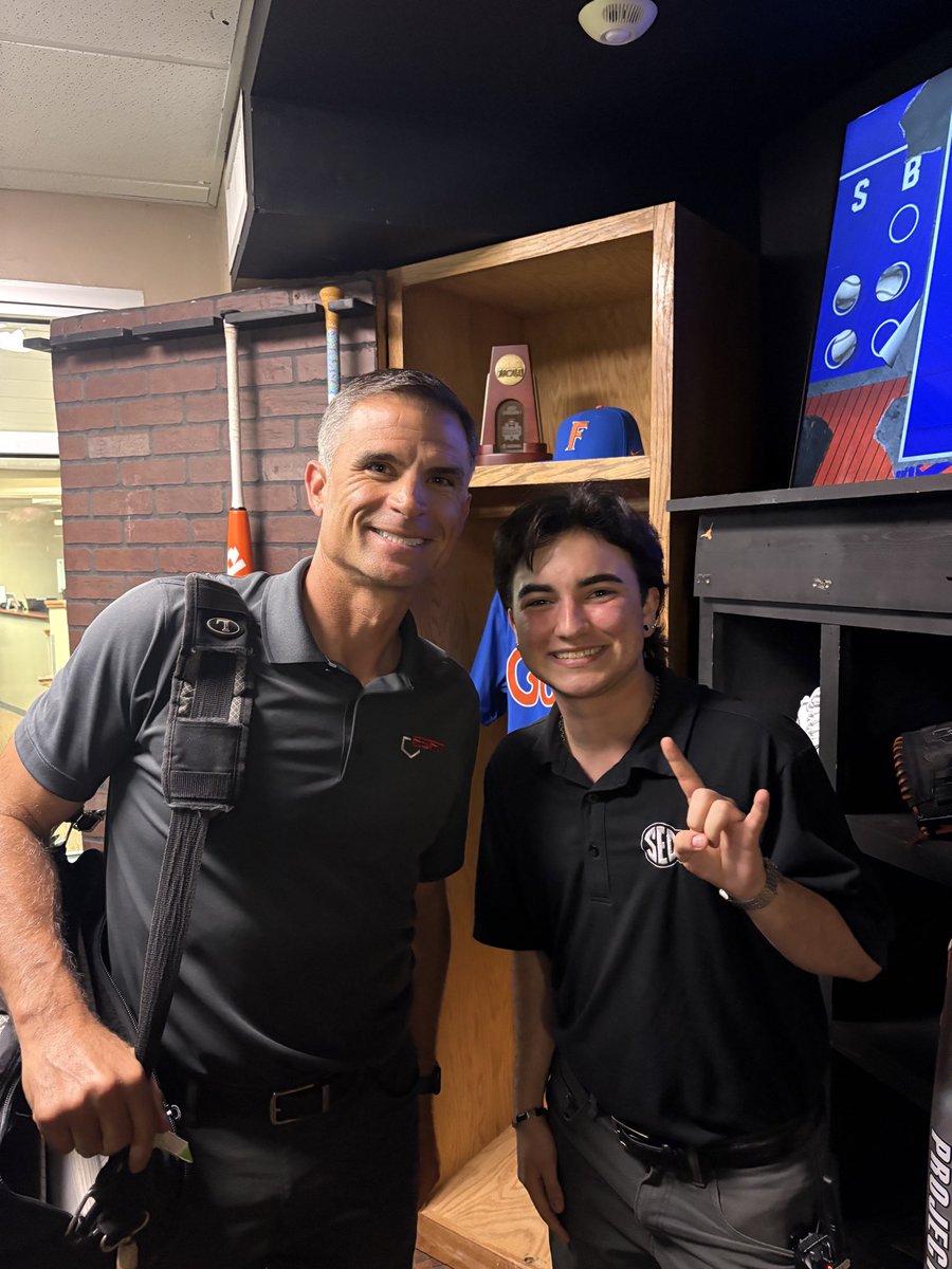 brozebub's tweet photo. Was unsure abt the fit td but the Astros hat is going triple platinum in the office… flashback to meeting Chris Burke last year at work also https://t.co/nRJJlpXpBV