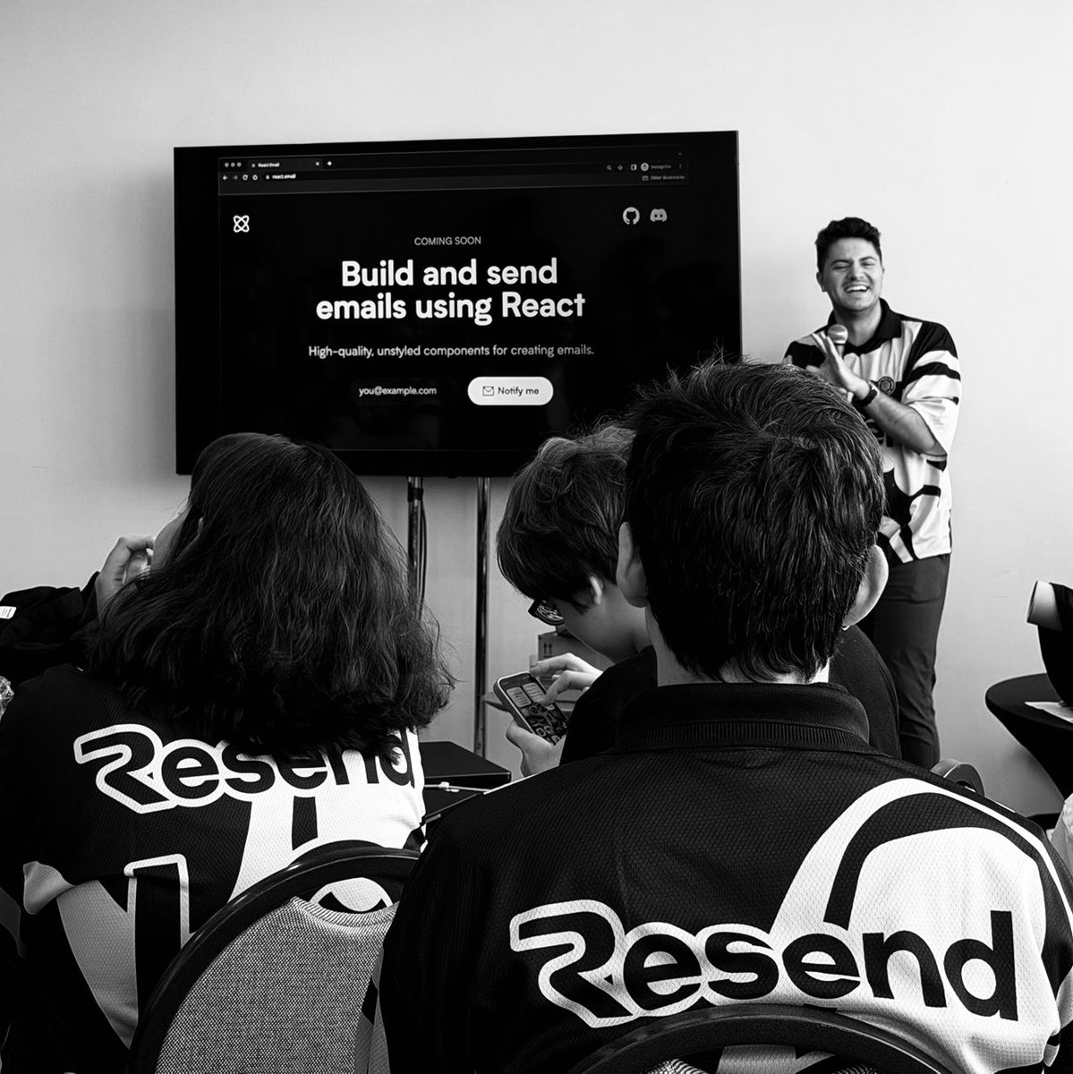 zenorocha's tweet photo. the @resend team is in Rio this week for our offsite.

i lived here for a few years, so bringing the whole team means more than i can describe.

we work remotely all year, but weeks like this are why everything else works 🖤 https://t.co/JhLXXTrRKn