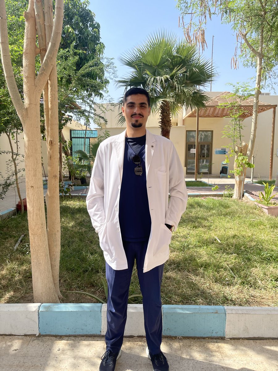 MoathShawosh's tweet photo. بحمد الله وفضله وتوفيقه وتيسيره أولاً وآخراً ، تم تخرجي من كلية الطب بجامعة جدة وحصولي على درجة البكالوريوس في الطب والجراحة 🤍🎓🩺 https://t.co/zFWvj3RHjc
