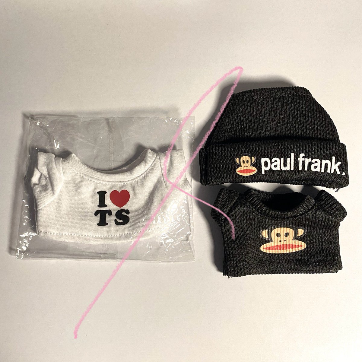 taesanmol's tweet photo. #1dsell baju doll i <3 ts untuk size tatpung v1, sealed belum pernah dipakai 45k, dapat sama yang item juga ya https://t.co/ia1WRkh0J6