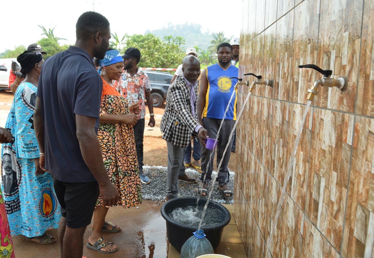 Cotco_SA's tweet photo. COTCO provides drinking water to the people of Nkolondom

The solar-powered borehole has transformed the daily lives of nearly 3,000 villagers. In Nkolondom, in the Okola subdivision of the Centre region, drinking water now flows from the taps. 

https://t.co/pS1bER4pr9 https://t.co/d0EAYCCALK