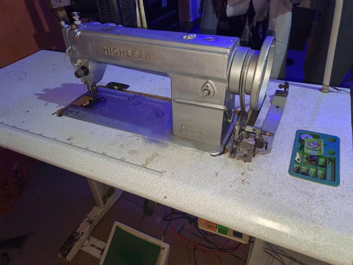 DeclutterbyGugu's tweet photo. ITEM: Used Highlead Heavy Duty industrial Machine 

PRICE: 300k
 
LOCATION: Agooko , Abk

DEFECT:NONE https://t.co/kXKT55Kr6q