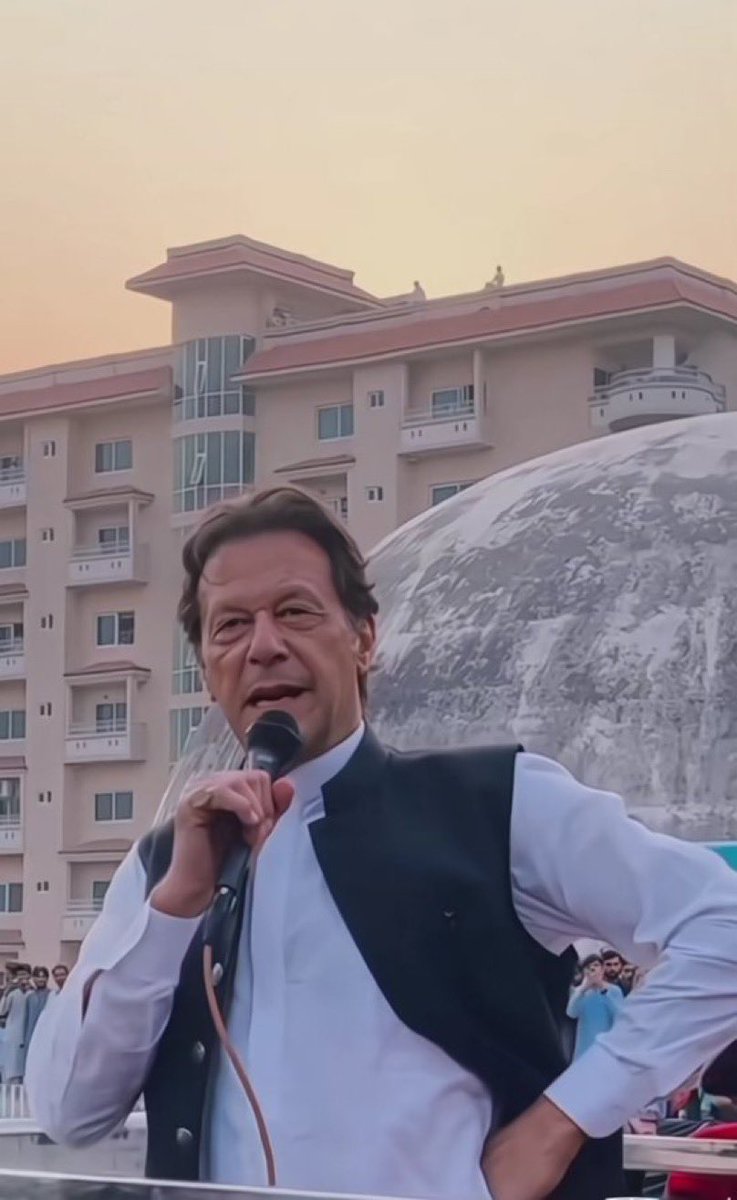 udaspurdesi's tweet photo. Betrayal of Imran equals betrayal of Pakistan. Show loyalty through powerful on-ground action for his immediate jail freedom. 
WAKE UP LEADERSHIP
#خان_ڈٹا_ہوا_قیادت_چھپی_ہوئی 
@TeamiPians https://t.co/WPI9SC1WXi