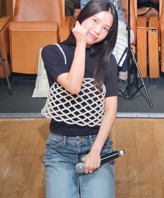 dhducj673's tweet photo. 마마무 솔라 친필 싸인 당첨 사인 폴라로이드 굿즈 양도 판매 폴라

430,000원

2024 컬러스 colours 팬사인회 
포즈 팔짱끼고 무표정이에요
착장 두번째사진 참고해주세요
싸인 번짐 약간 있고 탑로더에 보관했어요

wts mamamoo photocard pk pc solar real signed polariod polar winner autograph https://t.co/WpveDPFyWn