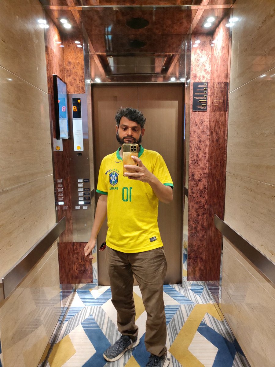 stylesalim360's tweet photo. "জার্সি শুধু পোশাক নয়, এটা আমার আবেগ। 🇧🇷⚽"
#BrazilFan #FootballPassion #stylesalim https://t.co/L34oGrnHid