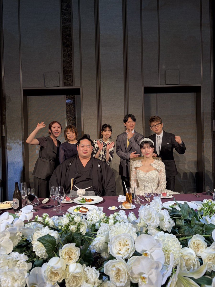37michy's tweet photo. 先週末は大相撲　錦富士関の結婚披露宴でした！
とても大きな会場で素晴らしい結婚披露宴でした^_^
安治川親方の付き人の時から見ている錦富士関を、これからも応援します！
お二人お幸せに^_^
#大相撲  #錦富士  #結婚披露宴  #家族になろうよ https://t.co/CTD6RLdeoX