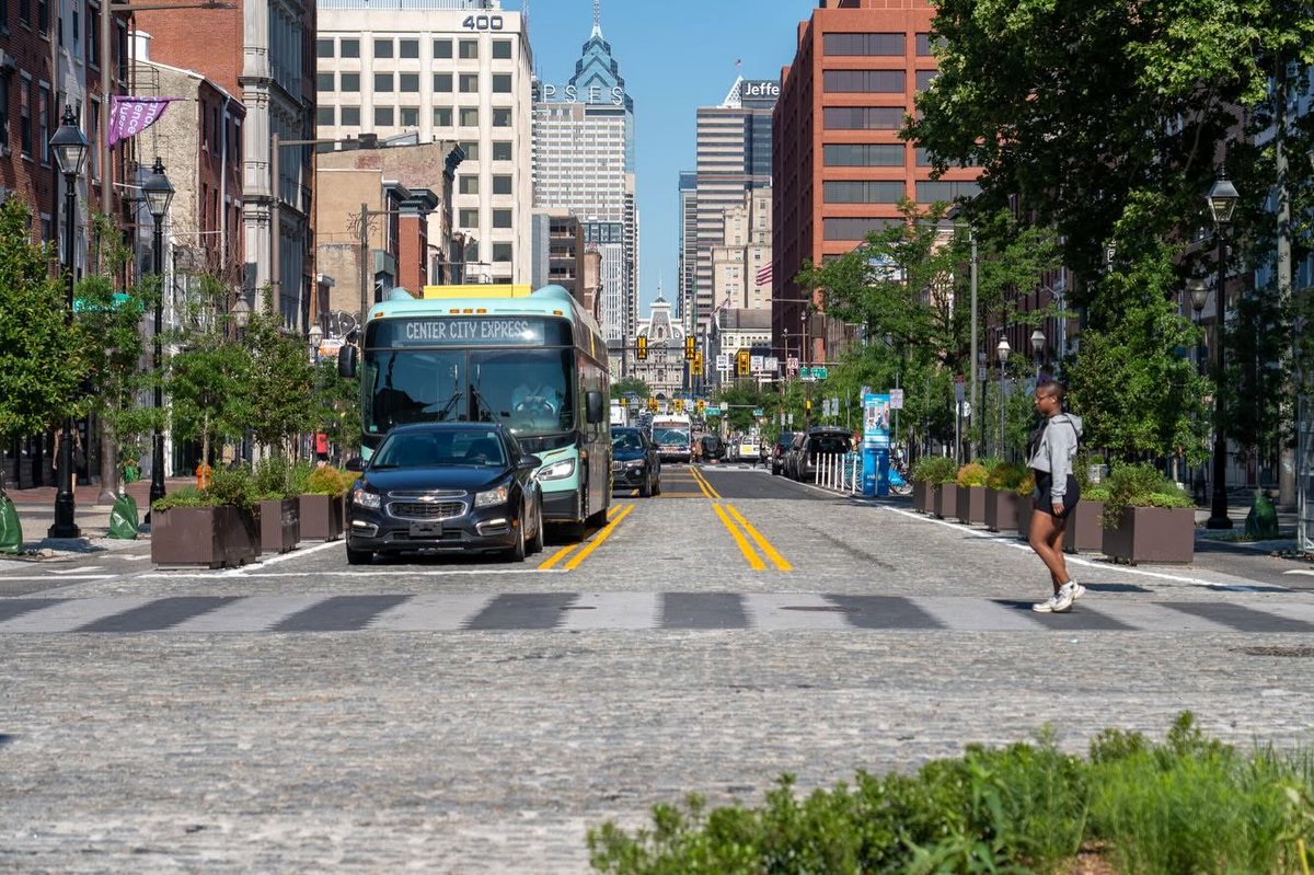 PhiladelphiaGov's tweet photo. The Market Street Old City Improvement Project has been completed between 2nd and 6th!

🌳Street trees and planters
🚲Raised bike lanes
🚌Bus bump-outs
🚦Traffic signals, and more.

We hope residents, businesses, and visitors in Old City enjoy this new streetscape! https://t.co/VcbHPQy2DM