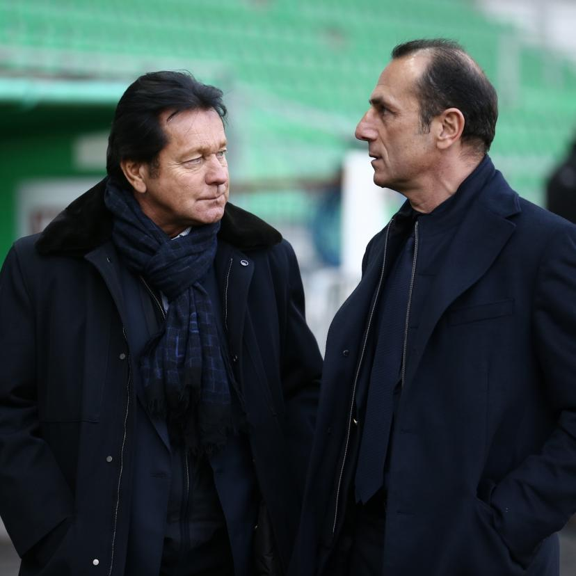ManuMerceron's tweet photo. Dans cette recherche de coach du #FCNantes, un tournant majeur, l'effondrement inattendu début mai de la piste Pantaloni. Le dernier rdv dans les bureaux parisiens s'est mal passé, alors que tout avait bien fonctionné depuis la mi Avril. Il a fallu TOUT reprendre à zéro tellement les Kita pensaient que ce serait lui, car malgré ce qu'on peut lire, oui ce dossier était avancé. Ensuite ? Le désert, le doute, l'interrogation, FK prend en pleine tête la non-attractivité du FCN... Et de grosses dissensions entre le père et le fils encore. Cet été laissera des traces. WK a sondé ses habituels grognards tels qu'Antonetti, mais rien de rien. Puis une piste surgit il y a quelques jours, elle met tout le monde d'accord : Philippe Montanier; il échange même avec les Kita, mais rien à faire, il ne se laisse pas séduire par le projet L2, il ne veut pas revivre des matchs de coupe toutes les semaines comme avec Sainté... On est à moins de 3 semaines de la reprise. Le clan MDZ pousse, comme en novembre pour l'après Castro. Franck Kita se laisse tenter, pas Waldemar, et ça coince encore. Mais cette fois, MDZ va signer, à moins de 2 semaines de la reprise, et sans enthousiasme de la part de WK. Un choix par défaut. Bien l'impression que le #FCNantes n'a pas fini sa dégringolade, et n'a pas touché le fond.