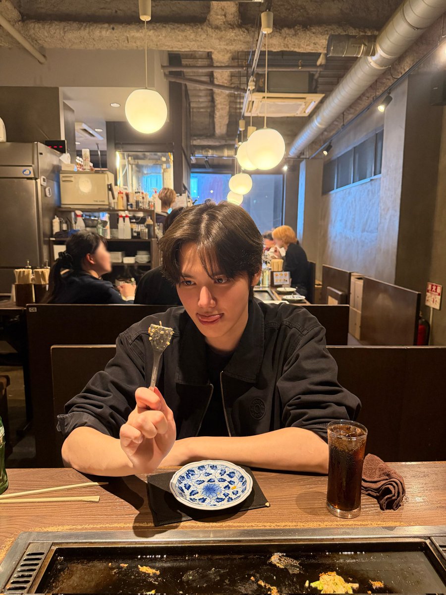 daeng_JM's tweet photo. 일본에서 워홀하는 친구 만나서 몬자야끼도 먹고
다 먹고 산책도 하고
걷다 보니 조금 무서운 호빵맨 자만추해서 사진도 찍고 일본에서 친구 만나기 끝~

일본 갔을 때 있었던 일 사진 보내주고 설명해주는 강군 귀여워ꯁ
#민희버블 https://t.co/SCoznxrjKo