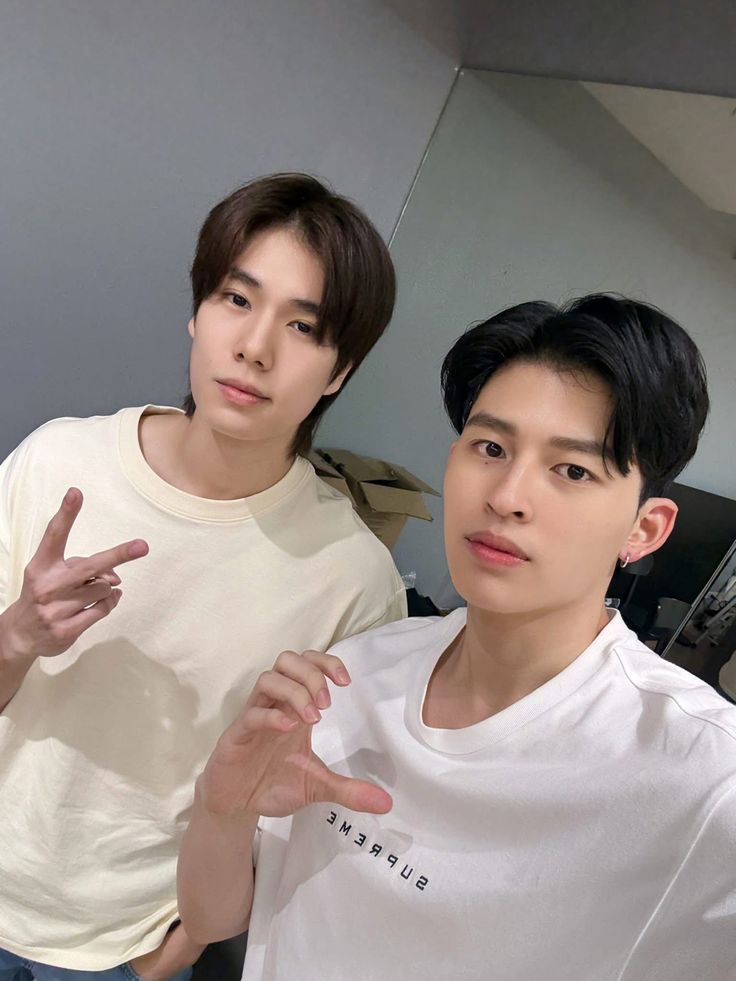 NS_shishi's tweet photo. ปรุงจืด แต่ทำไมหวาน 🤔

#PondPhuwin #ปอนด์ภูวินทร์ https://t.co/p033fA9NWy