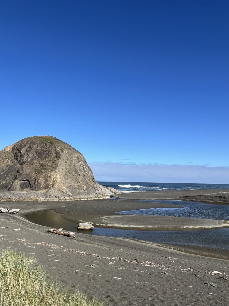 sevenplanet's tweet photo. stream

water clean enough to drink 

<western watershed>
rolling from mountain divide
into Pacific 

#CleanWaterRocks https://t.co/E30vqxHTRN