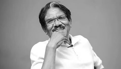 GokulTalks's tweet photo. என் இனிய தமிழ் மக்களே.. என்கிற வார்த்தையை கேட்டதும் தமிழ் சினிமா ரசிகர்களின் நினைவிற்கு வருபவர் பாரதிராஜா...

இயக்குனராக மட்டுமில்லாமல் நடிப்பாலும் ரசிகர்களை கவர்ந்தவர்...

ஓம் சாந்தி...

#பாரதிராஜா https://t.co/ak9LhVQcri