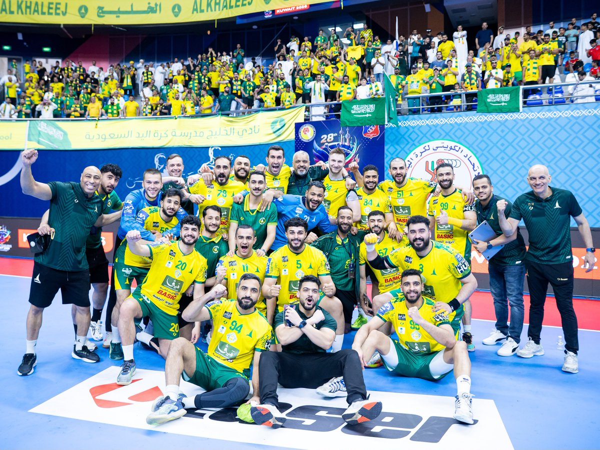 Khaleejclub's tweet photo. فرحتنـا غـيـر | #نسور_الخليج_في_آسيا😍📸 https://t.co/6HXrQ0avdE