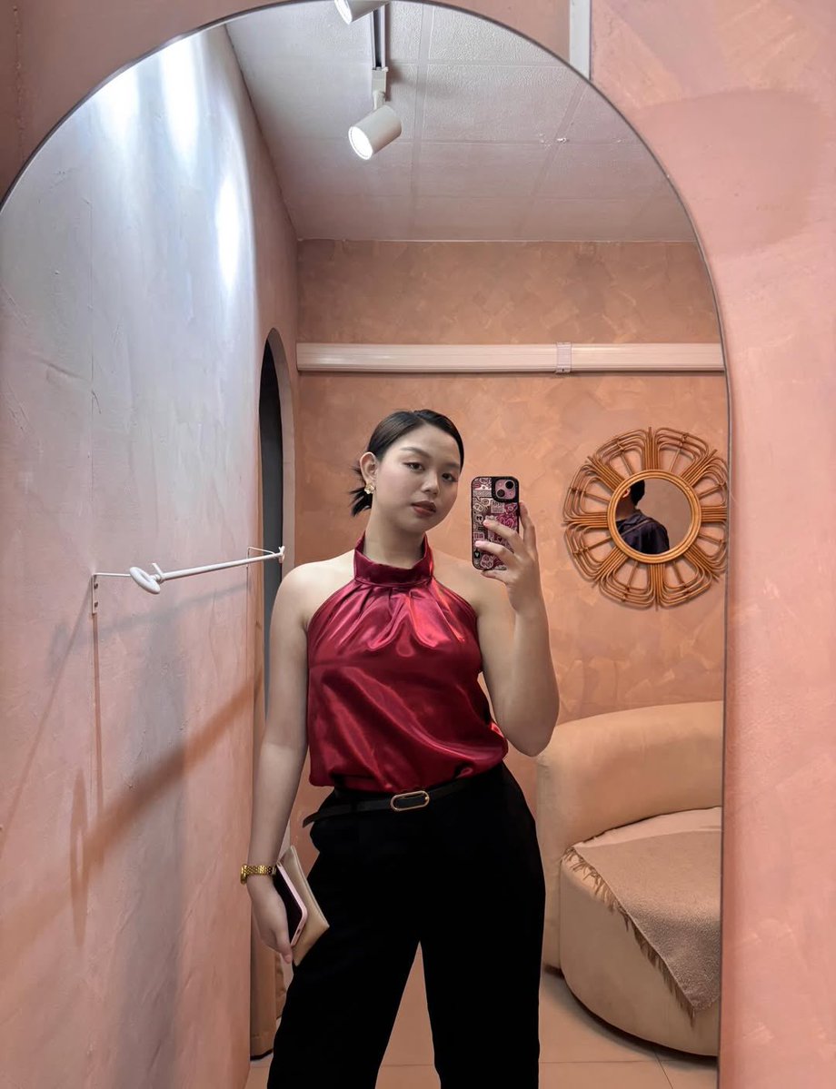 vansicula's tweet photo. Đỏ tình thì chưa biết, nhưng hôm nay chắc chắn là đỏ áo. ❤️ https://t.co/PKBO5PFBrC