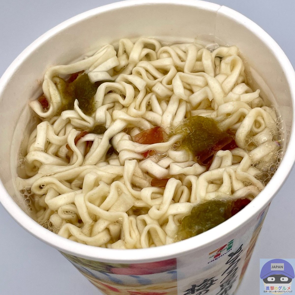rekishichosadan's tweet photo. 「セブンプレミアム とろろ昆布と梅のうどん（170円）」
2026年6月9日発売、セブンイレブンの新商品。
鰹・昆布・鯖・イリコといった和風だしととろろ昆布の旨みがきいたつゆに、梅のさっぱりとした味わいがアクセントのカップうどんです。
具材は、梅、とろろ昆布が入っています。 https://t.co/lvr7iZYmOJ