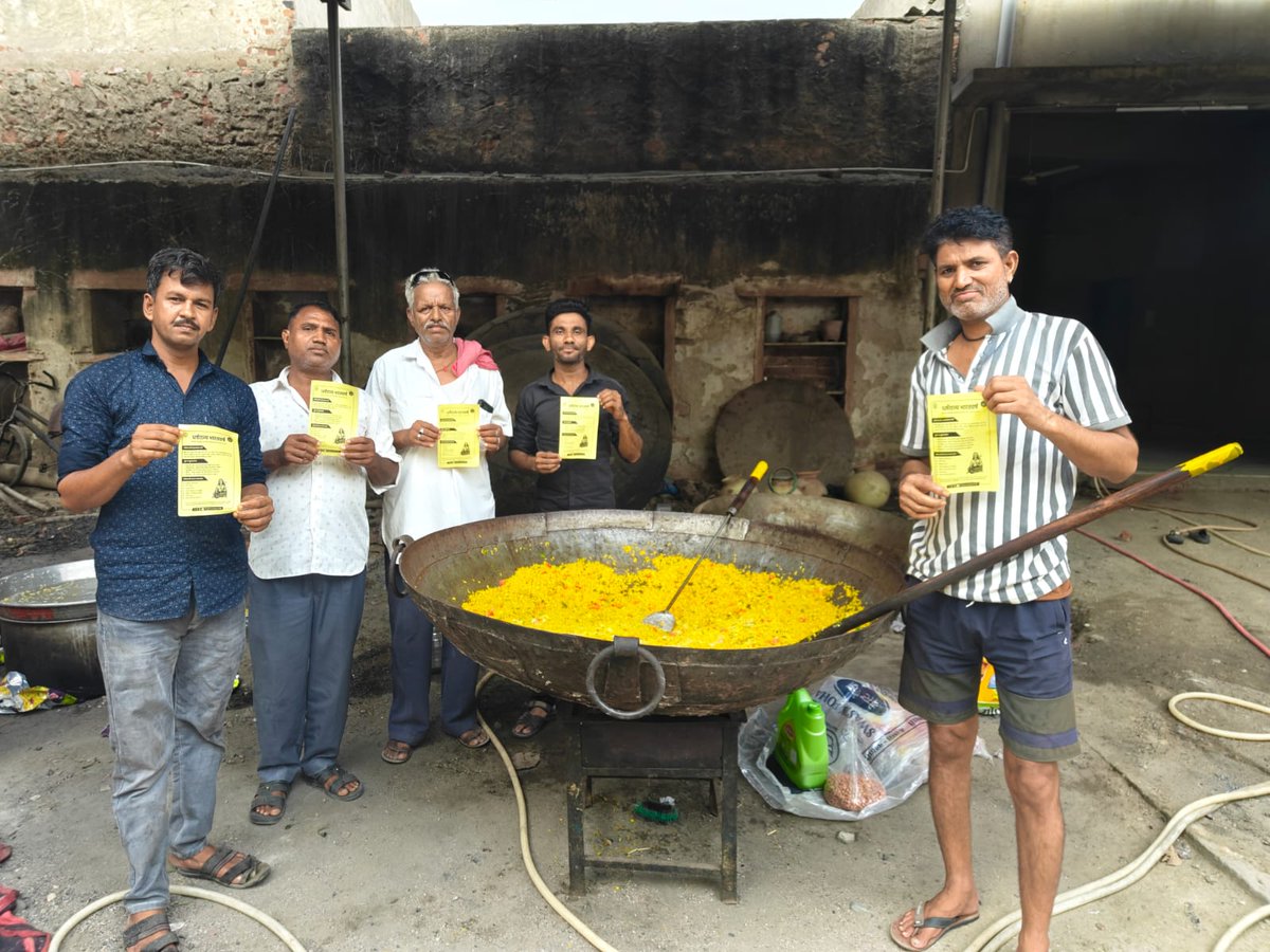 dharmrajyabh's tweet photo. धर्मराज्य भारतवर्ष द्वारा राजस्थान स्थित पाली में अधिकमास नगर परिक्रमा करने वाले श्रद्धालुओं को पोहे की प्रसादी सेवा प्रदान की गई। https://t.co/8DjoctLOat