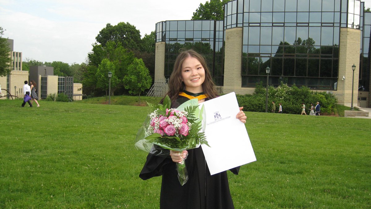 HaeryfarLab's tweet photo. happy graduation season 🎉

so proud to see our two new MSc students Jiajia and Eva walk across the Western stage yesterday 🫶

congratulations to all of the new 2026 grads! 

#WesternGrad2026 @SchulichMedDent @westernuMNI https://t.co/Nwm8F0FTZp