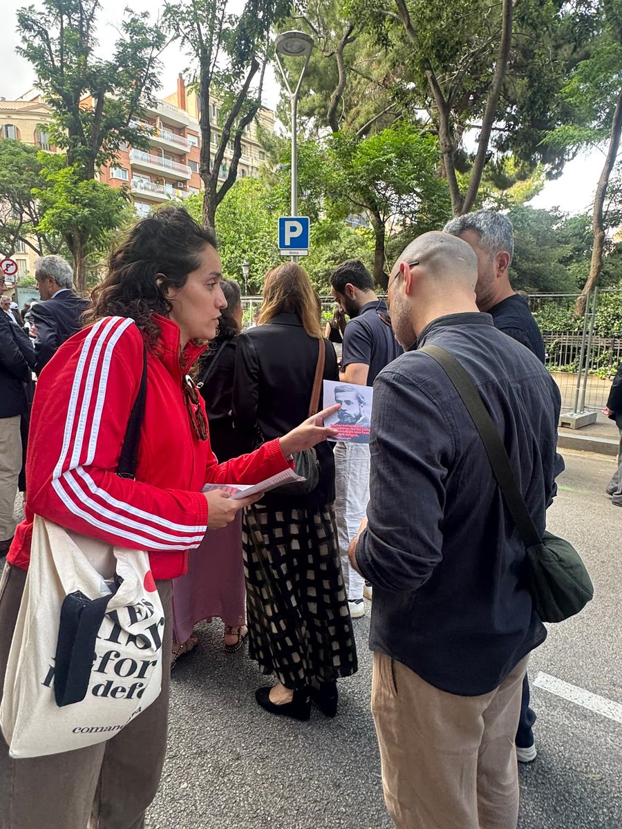 alhora_cat's tweet photo. Ens han venut una imatge de Gaudí a mida dels objectius dels espanyols. Era un home profundament polititzat, incardinat fins al final en el conflicte amb Espanya, que parlava català a tot arreu.

Avui repartirem 15.000 fulletons a l'entorn de la Sagrada Família per recordar-ho. https://t.co/CoH5k7QTdG
