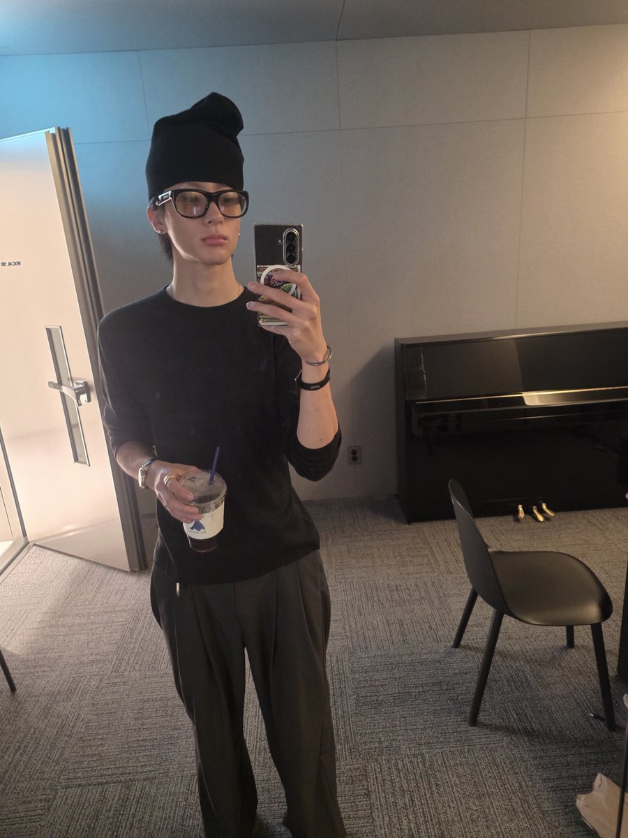 letskikitrip's tweet photo. 앤톤버블보고폭소함 하진짜프사도웃긴데 ㄹㅇ스머프같으시다.. https://t.co/0b2mt0fSL9