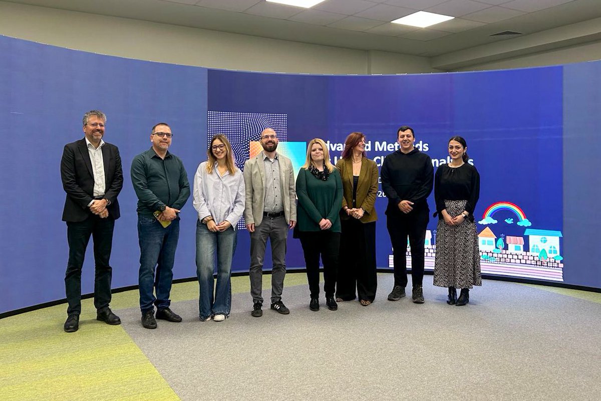 yenisehir_bel's tweet photo. AB NetZeroCities programında yüzlerce kenti geride bırakarak ilk 22'ye giren tek ilçe olan Yenişehir Belediyesi; çevre ve teknoloji alanındaki projeleriyle sadece Türkiye'ye değil Avrupa'ya da rehberlik ediyor.

Sofya Belediyesi (Bulgaristan), Beceri Temelli Eğitim Merkezi yeşil binasını ve dijital ikiz tabanlı mikroiklim simülasyon çalışmalarını kendi şehrine uyarlamaya hazırlanıyor.