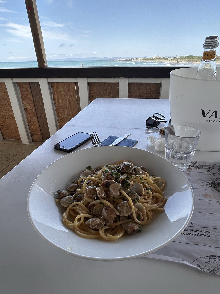 YNuvole's tweet photo. Ci vorrebbe il mare… https://t.co/tdNVGoVfTC