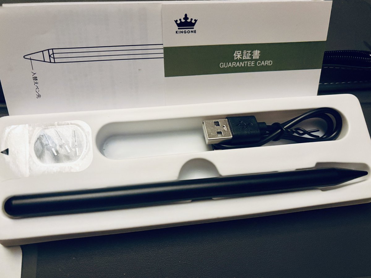 123_00__'s tweet photo. @hamo_uta 自分が買って見たやつこういうのですね（画像）
価格はAmazonで2830円ほど。
買ってくれるなら1度開封してるんで滑り止めグリップ付けます。

Android未所持なんでそっちは動作未確認で、iPadは純正Apple Pencil使ってるんでハマらなかったんですが、iPhoneでは普通にスムーズな感じで動いてました。 https://t.co/OkCQUdEDu9