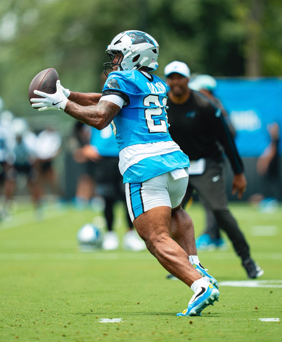 NFL_DovKleiman's tweet photo. This is awesome: Panthers star running back AJ Dillon just unveiled custom Psyduck cleats at practice.

One of the craziest cleats we've ever seen.

🔥🔥🔥 https://t.co/9k3UhHn8xj