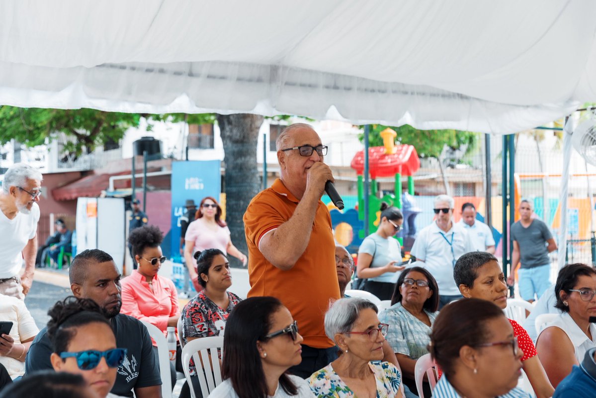 AlcaldiaDN's tweet photo. Estuvimos en 30 de Mayo escuchando a la comunidad y dando respuesta a sus inquietudes. 💙

Junto a líderes del sector, orientamos soluciones y dimos seguimiento a las intervenciones en curso.

Seguimos trabajando cerca de la gente. https://t.co/HFfHKP0OiU