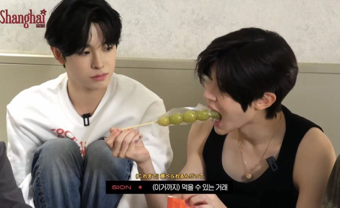 proposeeee's tweet photo. 위아래가 
느껴 짐 https://t.co/bOxihnIOSk