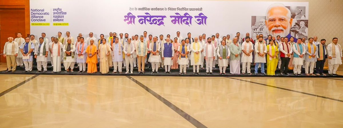 BhajanlalBjp's tweet photo. आज भारत मंडपम, नई दिल्ली में आयोजित एनडीए सम्मेलन में सम्मिलित होकर आदरणीय प्रधानमंत्री श्री @narendramodi जी का मार्गदर्शन प्राप्त किया तथा उनका प्रेरणादायी एवं दूरदर्शी संबोधन सुना।

इस अवसर पर एनडीए परिवार के समस्त नेताओं ने आदरणीय प्रधानमंत्री श्री @narendramodi जी का अभिनंदन करते हुए उन्हें भारतीय लोकतंत्र के इतिहास में सर्वाधिक अवधि तक निर्वाचित प्रधानमंत्री के रूप में राष्ट्रसेवा का गौरवशाली कीर्तिमान स्थापित करने पर हार्दिक बधाई एवं शुभकामनाएँ दीं!

प्रधानमंत्री जी के दूरदर्शी, निर्णायक एवं परिवर्तनकारी नेतृत्व में भारत विकास, सुशासन, आत्मनिर्भरता और वैश्विक प्रतिष्ठा के नए आयाम स्थापित कर रहा है। उनके नेतृत्व में "विकसित भारत" का संकल्प जनभागीदारी और राष्ट्रशक्ति के सामर्थ्य से निरंतर साकार हो रहा है।

#LongestServingElectedPMModi