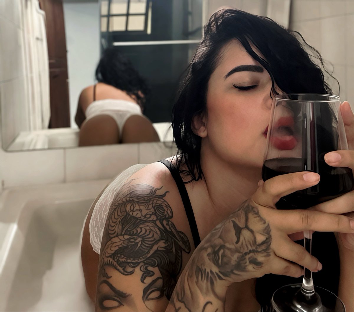 Kikaizk's tweet photo. Quase um sextou 🍷 https://t.co/MCZlCFQlNo