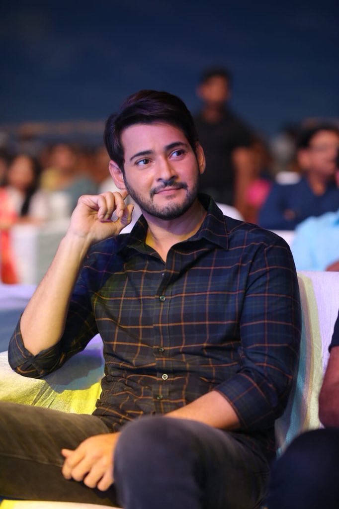 _VardhanDHFM_'s tweet photo. JUNE 10th SPECIAL ♥️

8 years ago at this time, Superstar @urstrulyMahesh broke the internet with his new look, leaving no room for criticism 🦁 

#MaheshBabu | #Varanasi 
#SSMBSwag | #OnThisDay https://t.co/pNUcFsRq4Y