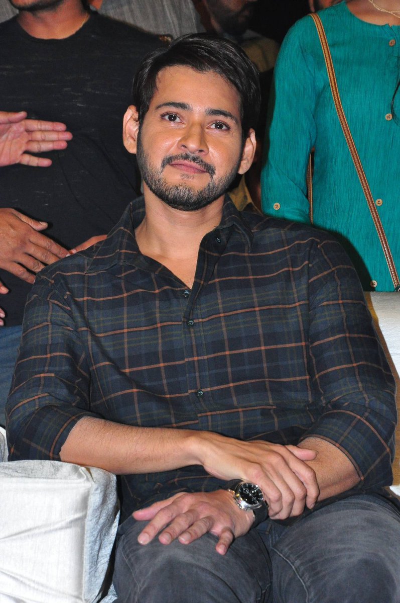 _VardhanDHFM_'s tweet photo. JUNE 10th SPECIAL ♥️

8 years ago at this time, Superstar @urstrulyMahesh broke the internet with his new look, leaving no room for criticism 🦁 

#MaheshBabu | #Varanasi 
#SSMBSwag | #OnThisDay https://t.co/pNUcFsRq4Y