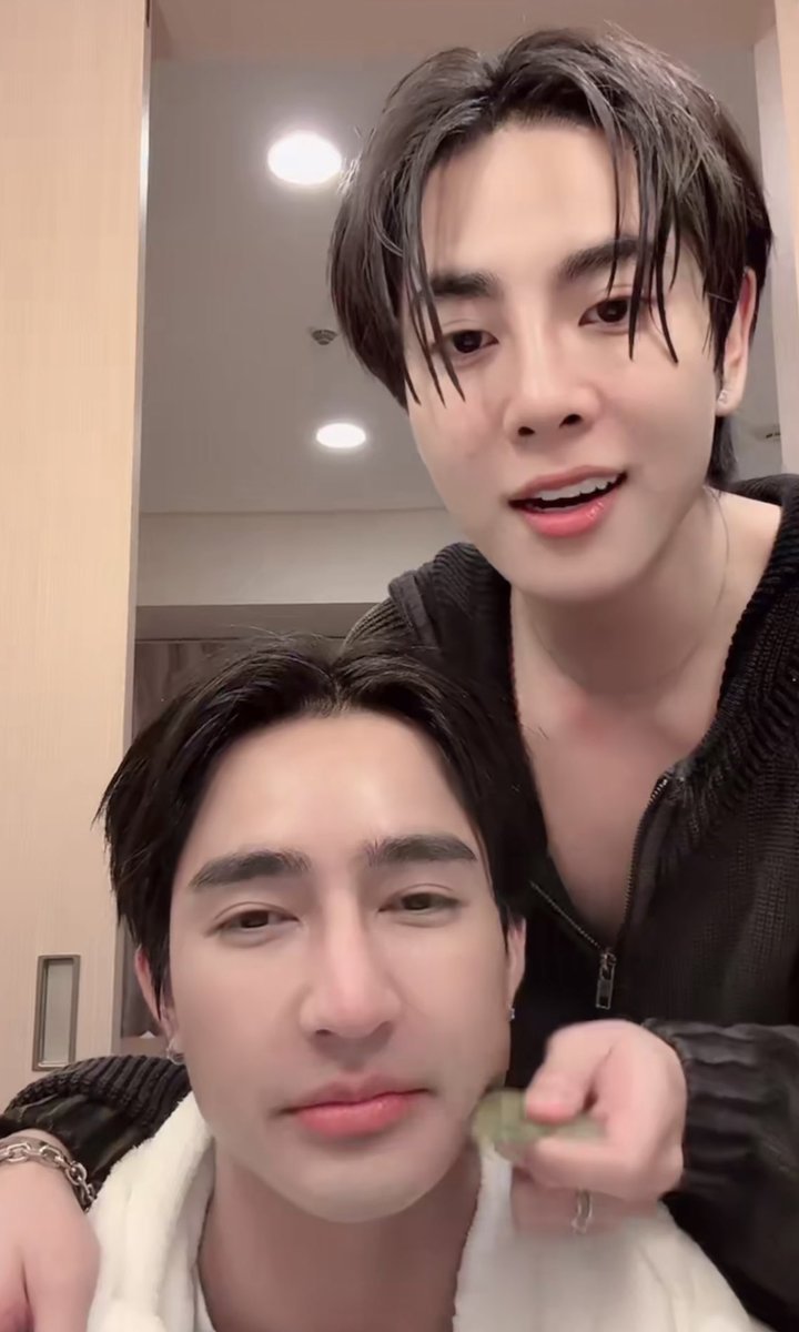 Phetcha21's tweet photo. ปรุงจืด                          ปรุงจัด 
#เอิร์ทมิกซ์                #Earthmix https://t.co/OXJgoXUMre