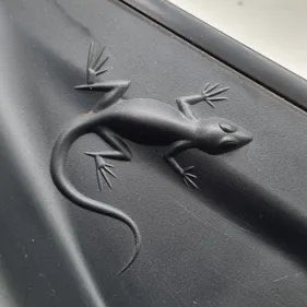 porqueTTarg's tweet photo. "Jeep"

Porque los usuarios descubrieron que todo Jeep esconde un pequeño bicho  en algún rincón del vehículo.  

El detalle forma parte de los “Easter eggs” de la marca. https://t.co/shKafOxHJV