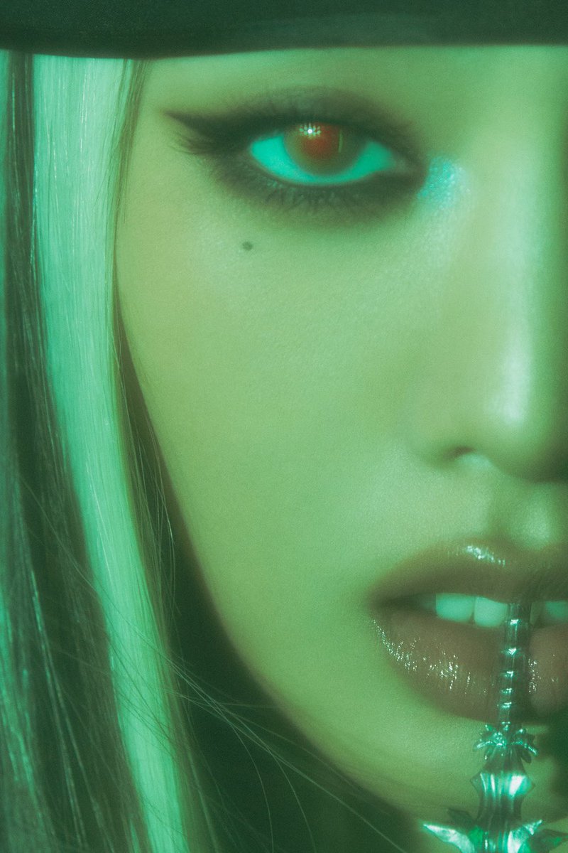 thinkerminnie's tweet photo. 'we made' #MINNIE 'crow' concept image https://t.co/82rDZ6xdNE
