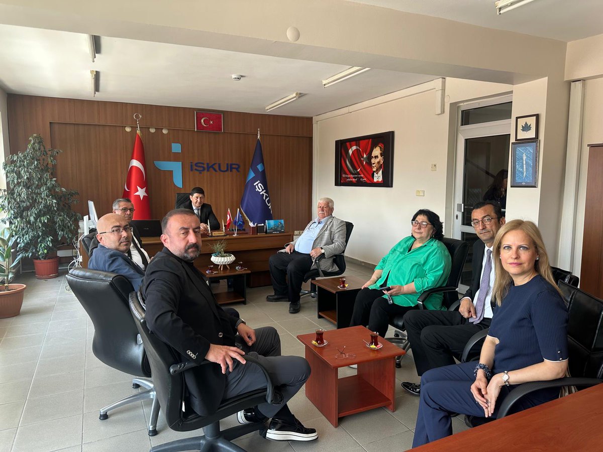 iskurbolu's tweet photo. Bolu Ticaret ve Sanayi Odası Başkanı Abdullah ALEMDAR beraberindeki heyet ile birlikte İl Müdürlüğümüzü ziyaret ettiler. https://t.co/L8hdQbScGF