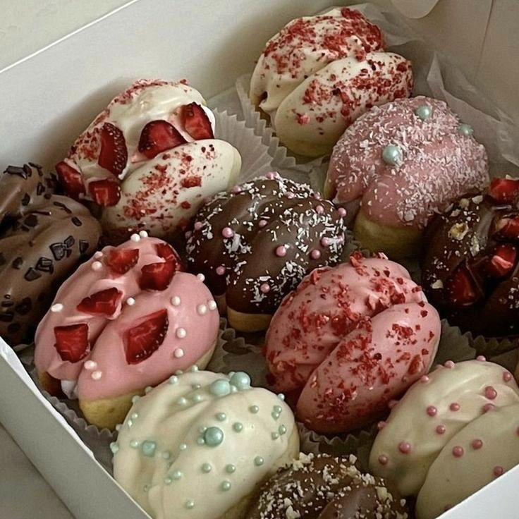 spoqrt's tweet photo. snack biscuits macarons #food https://t.co/rzPliOPQmV