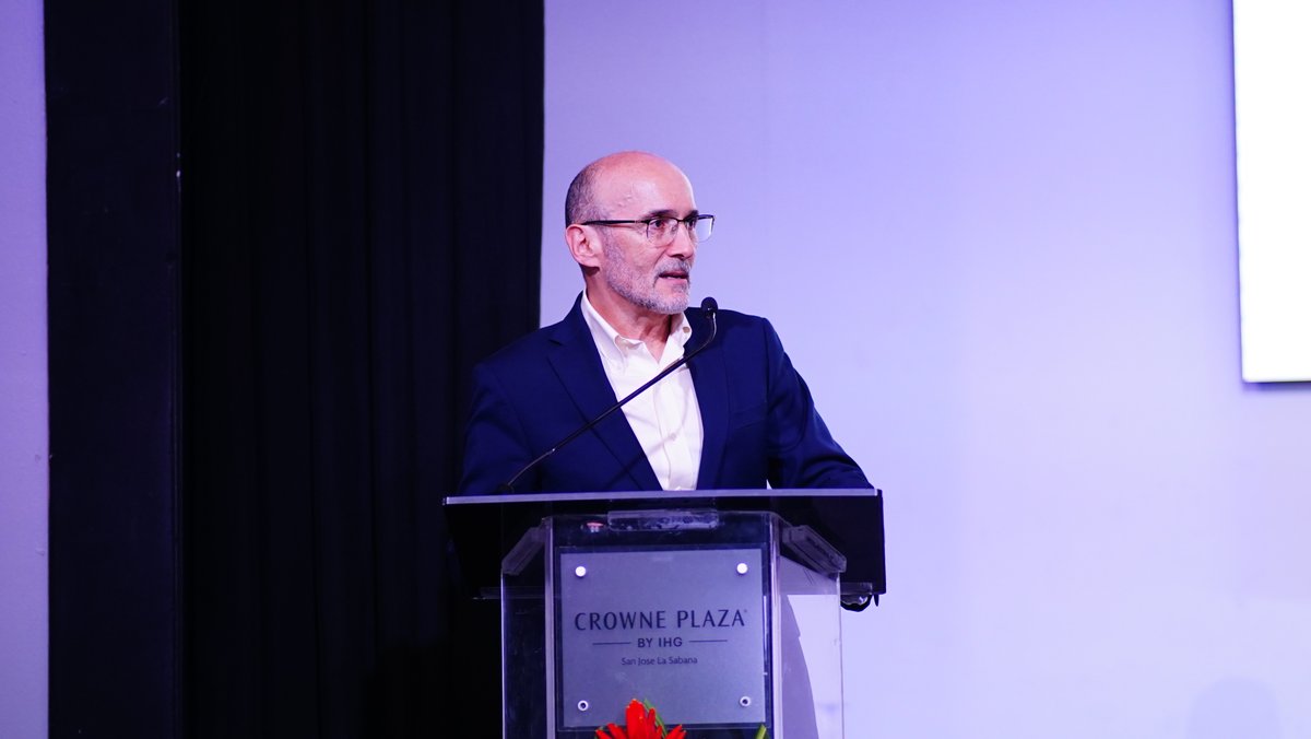 CIndustriasCR's tweet photo. “La sostenibilidad no es un tema complementario, es estratégico y es la forma de competir, innovar y generar valor para el país. Competitividad y sostenibilidad son hoy un binomio inseparable.”

Con esta reflexión, Sergio Capon, presidente de la Cámara de Industrias de Costa Rica, dio inicio al Congreso de Sostenibilidad 2026, una jornada diseñada para transformar compromisos en resultados concretos para las organizaciones y para Costa Rica.

Agradecemos también la participación de Silvia Chaves Herra, Directora de Experiencia de Marca y Relaciones Corporativas del @banconacionalcr; Laura López, Gerente General de Promotora del Comercio Exterior de Costa Rica (@Procomer_CR ); y Ronny Rodríguez, Viceministro del Ministerio de Ambiente y Energía (@CRMinae), , quienes nos acompañaron en la apertura de este espacio de diálogo, aprendizaje y colaboración en torno a la sostenibilidad, la competitividad y el desarrollo del país.

Todos somos industria, y juntos fabricamos futuro.
