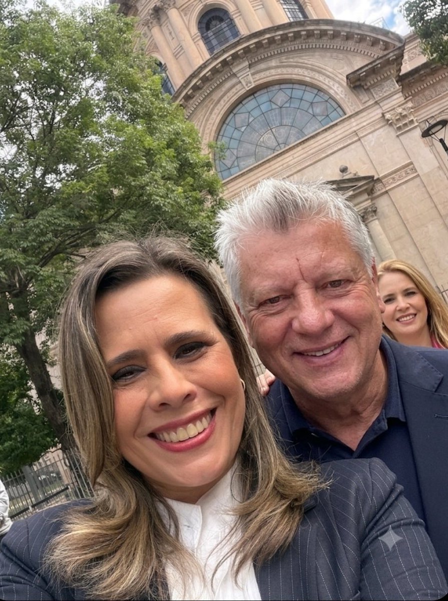 MilvaGauto's tweet photo. 🚨 Hasta donde llega la frase:
— "TODOS SOMOS UNO" 😱 

y los incrédulos dirán… 
«Es Inteligencia Artificial»
🤣😂 https://t.co/AIMQ3FjxqE