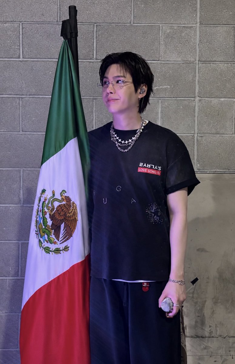 thvhobies's tweet photo. los bities mencionando lo mucho que amaron México parte mil, diciendo genial, que quieren hacer un concierto en el zócalo, que quieren volver, lo asombrados que quedaron, MI PAISSSSD https://t.co/7rL6ZCPQhM
