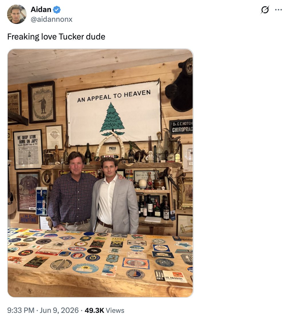 BasilianThought's tweet photo. Its exceedingly obvious that the only reason @TuckerCarlson would have this knuckle headed timeline bussyboy in his presence is because said bussyboy has an account with 500K followers called "AFPost" and in an effort to foster "America First" without Nick Fuentes, he's depositing some good will in Aidans bussy that he can cash out later