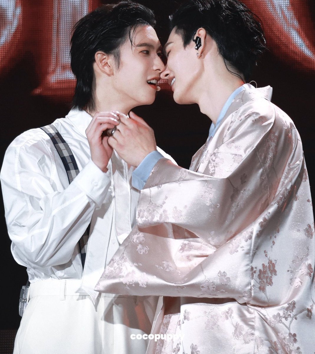 lucchesyee's tweet photo. Why don't they just kiss already???? 😭😭😭 

#ppoohkt #pavelphoom #poohpavel https://t.co/du3YP1RFF9
