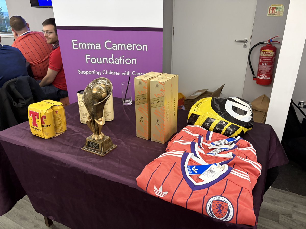 emmacfoundation's tweet photo. And a huge thanks to our Emma Cameron Foundation Quiz sponsors. Clyde &amp; Co providing the sought after prizes on the table and for the second year we’ve been delighted to have Crawford &amp; Company sponsor our buffet helping to keep the teams brains ticking over. 💜 https://t.co/0UfYSNNQ97